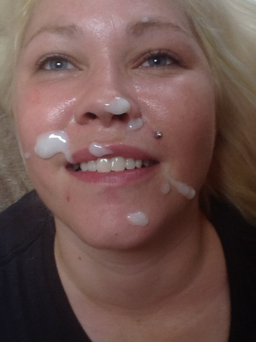 amiesplayground:  My morning blow job and facial! Reblog and like if you want more of me!!  I love comments!!!!