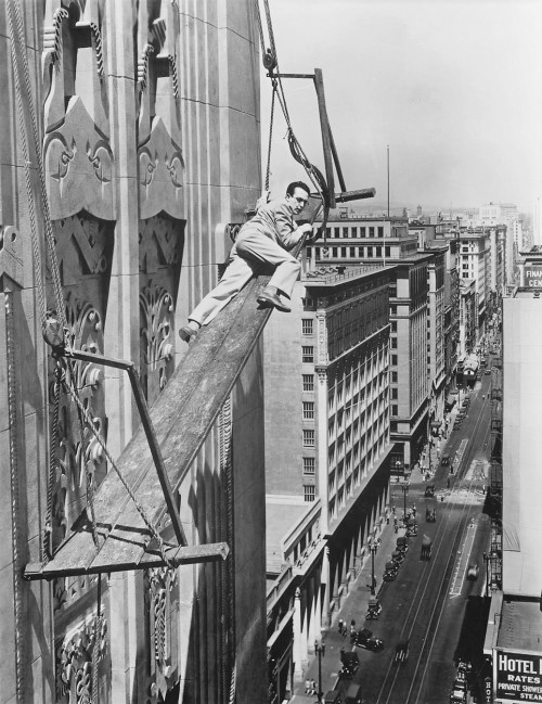 Harold Lloyd - Feet First (1930)