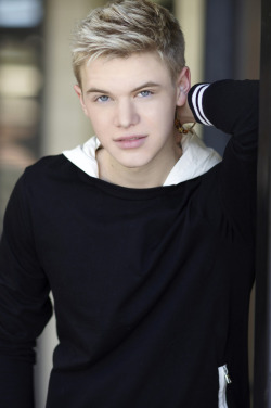 meninvogue:  Happy 22nd birthday, Kenton Duty!