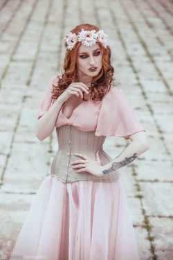 unartig-shop:beautiful model Mary LeStrange wearing one of my older designs, a beautiful plain underust corset made of sateen.The picture was taken by the talented Sabi of 1st Mistress Photography  &lt;3   😍  