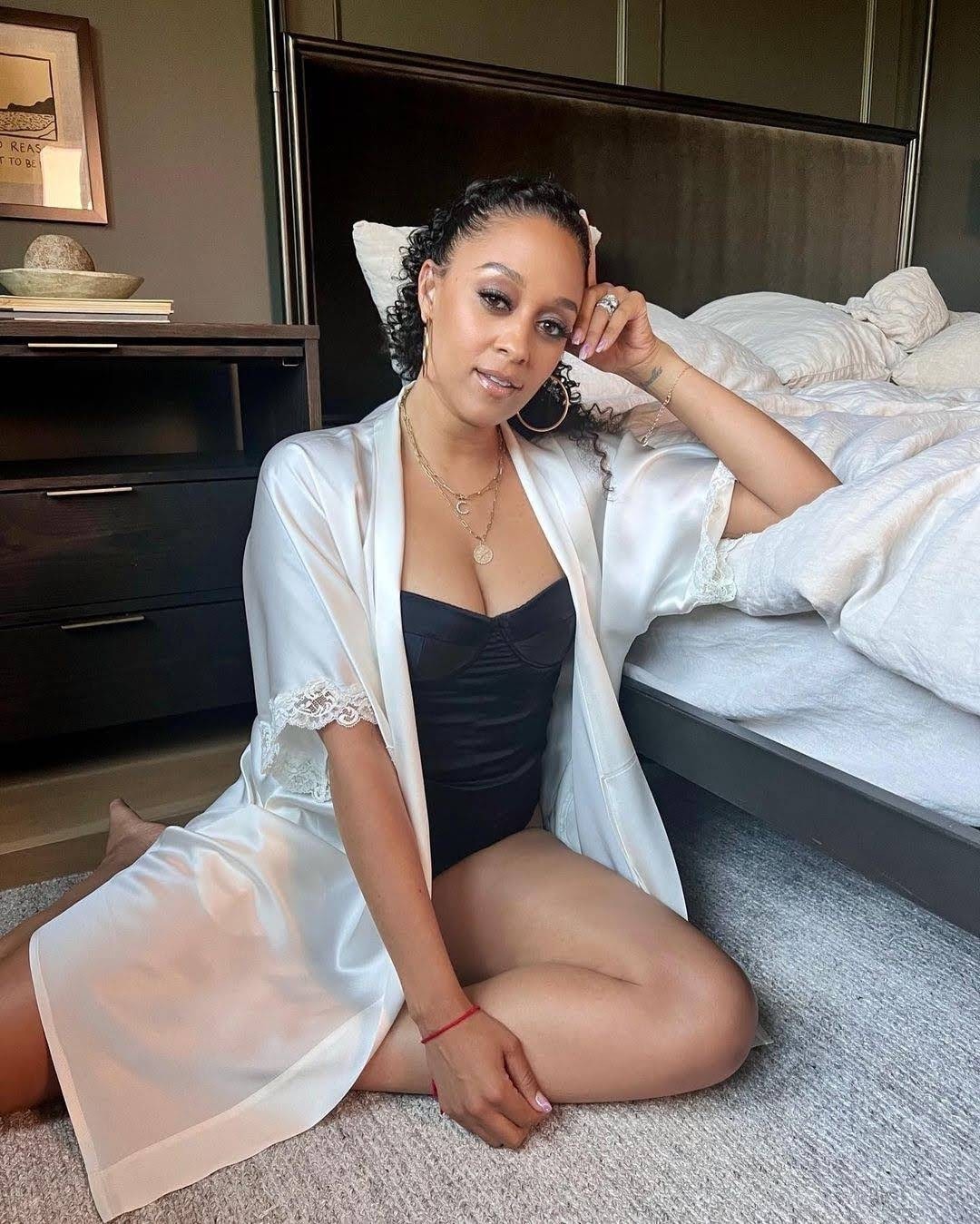 spaceageandforever5293:Tia Mowry 