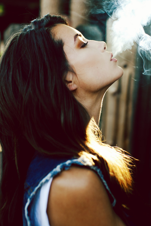 sexysmokingbabes18: momongamon: Lauren Young by Kayla Varley Sexy Smoking Babe