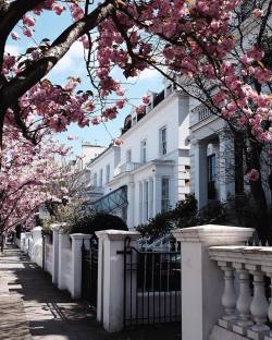 theiconcreative:  Pink alley in Notting Hill