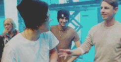  @Harry_Styles : People keep calling me a toe?! 