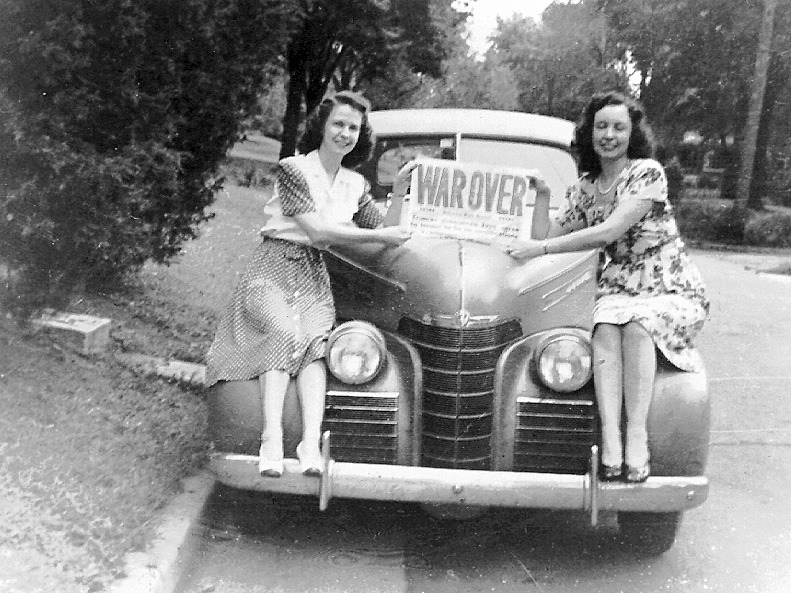 retro-girl811:  Women Holding Up “War Over” Newspaper 1945 