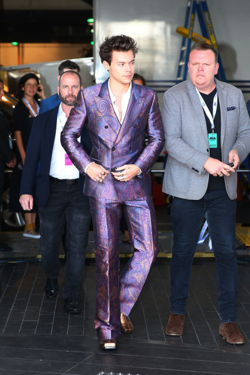 thedailystyles: Harry Styles arrives for the 31st Annual ARIA Awards on November 28, 2017.