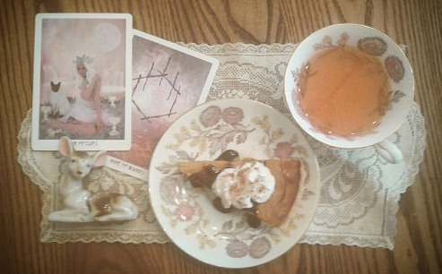 orriculum: some tea and tarot, and it is the season for pumpkin pie