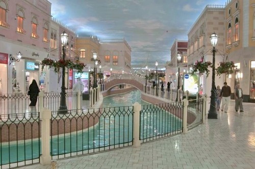 ilovebrucewillis:Villaggio Mall in Doha, Qatar