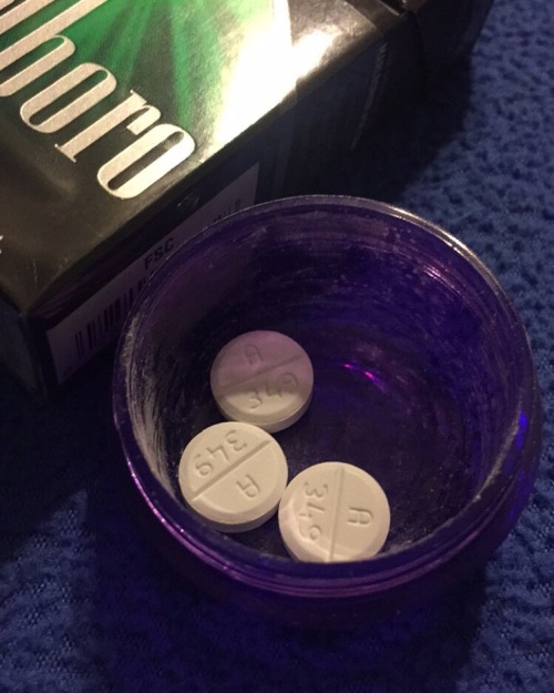 Snorted three oxys each with ash, let the itches beginnn