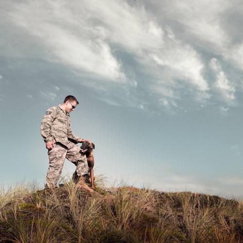 Two Heros #militarylife #belgianmalinois #workingdogs @unitedstates_armyThanks to @iamnategarner a