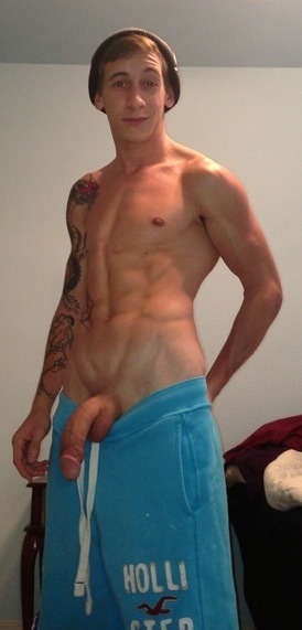 jadefristarz:  I HAD TO MAKE A DEDICATION FOR MR. FLAGPOLE BCUZ HE IS TRUELY BLESSED!!!!!!!!!!!!!!! check out his blog: http://flagpole331.tumblr.com http://jadefristarz.tumblr.com 