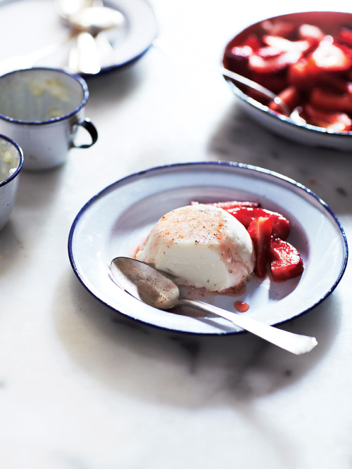 The perfect post pasta dessert. Vanilla Bean Lavender Panna Cotta makes 4  1 ½ c whole milk 1