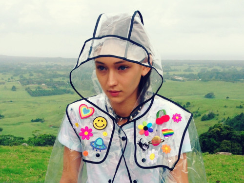 lusteens:  shadow-puppets:  A pretty cute raincoat.  A very cute raincoat. 