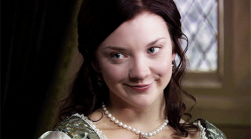nyx4:anne boleyn in every episode: → 1.01 in cold blood