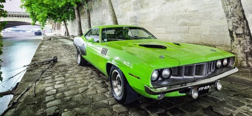 musclecarshq:  See Our Classic Muscle Cars   here is my dream car 71 cuda