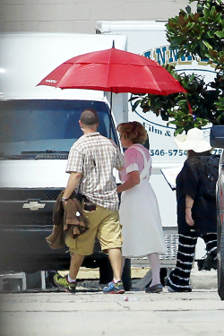 Fionagoddess:  Jessica Lange Spotted On The Set Of Ahs: Freak Show. (Sep. 3, 2014)