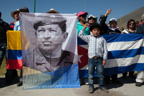  Un grupo de personas e instituciones se reunieron en La mitad del mundo, Ecuador, en defensa de Una