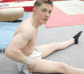 malecelebritycollection:Some gifs and stills of a now classic Nile Wilson scene,