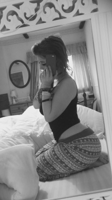 princessofthenet:  So cosy in my pjama’s and bed 