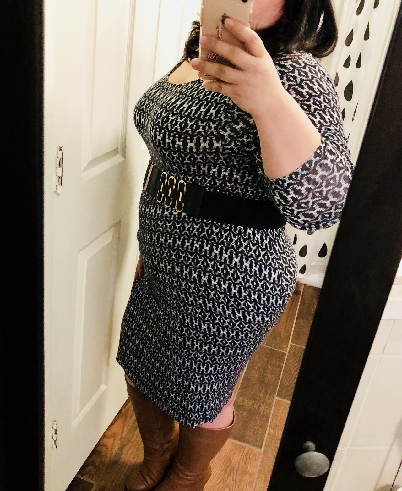 preggoalways:  2 months (almost) postpartum.  I am enjoying the new/old curves, those