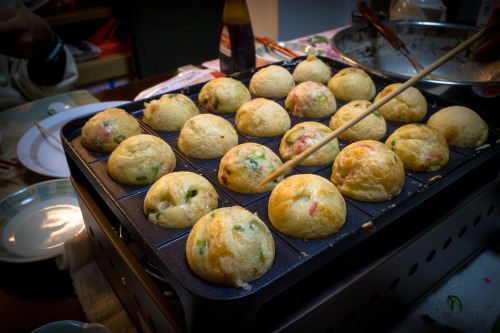 たこ焼きパーティーは何歳になっても楽しい。実家でやるたこ焼きパーティに嬉々として参加する人と結婚できて俺は嬉しい。