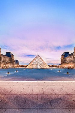 livingpursuit:  The Louvre | Photographer