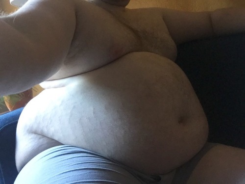 broaderstrokes: Lazy morning fatness.