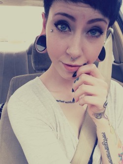 suburbvn-cum:  modifiedfiction:  suburbvn-cum:  the clocks aren’t ticking backwards.   Pretty Carrie on my dash.  oh hello. dis is me. on my dash.