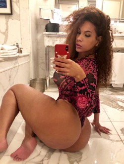 gurillaboythamane:  barberfireman:  Big Ass🍑  SO SEXY SO PRETTY SEXY BAD BITCH😍😍😍😍😍😍