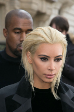 bebeandbee:  Kim goes Blonde and we likes….So