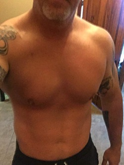 duckysposts:a-southerngent:  My attempt at a topless Tuesday😂  Wait. It’s Thursday, right? Is this a breach of tumblr etiquette if I reblog on the wrong day?!!!?! Do I give a damn?!?! Ummmm…NO! Deliciousness must be shared! Rules be damned!! Ladies…for