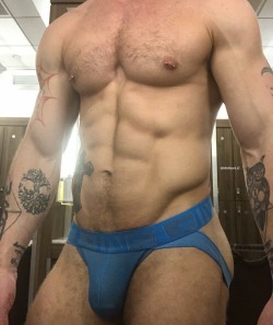 popejohnsmith:  briefsboy25:  Body Framing