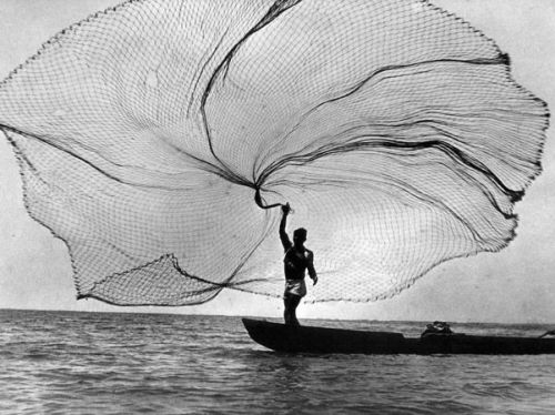 misterlemonzafterlife:  the-night-picture-collector:Henri Cartier-Bresson, Africa, ca. 1945 https://MisterLemonzAfterlife.tumblr.com/archive