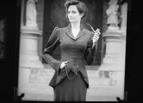 Eva Green | Miss Peregrine’s Home for Peculiar Children. Photo cred: @missperegrinex IG