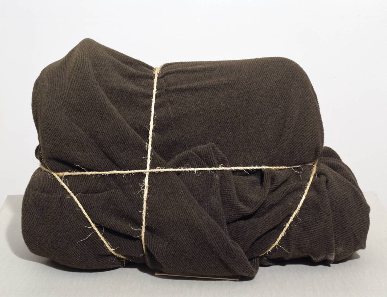 syntls:  Man Ray, L’Enigme d’Isidore Ducasse, 1920 [Remade 1972] 