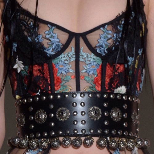 empress-empire: Alexander McQueen S/S17 RTW