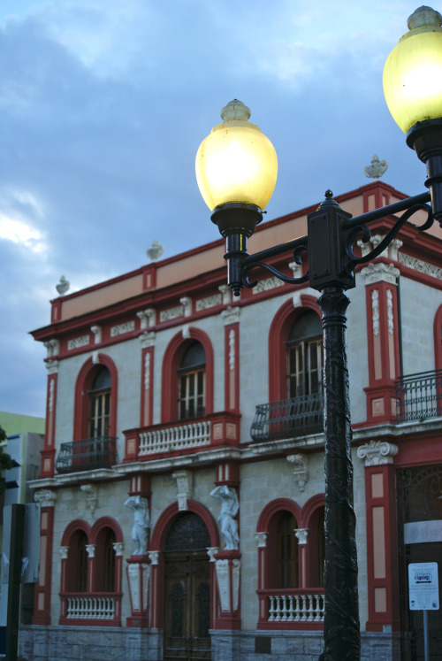 Plaza las delicias al atardecer