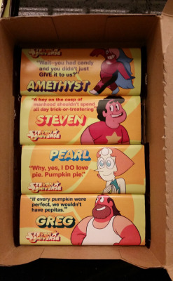 dou-hong:  dou-hong:  dou-hong:  All sorts of goodies lying around the CN kitchen!  Kinda bummed that I didn’t see a Garnet, but I grabbed me a pearl one!   Apparently the Garnet bars were the first to go! Luckily a friend was able to locate one in