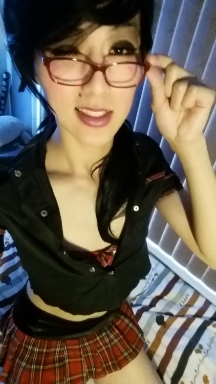 handcrankedsweetcream: What  (ᗒᗨᗕ)?? I look pretty  (/へ＼*)?? Noooo… I’m a ner