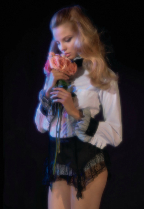 rovakovanova:  hausofbhd:  Magdalena Frackowiak by Camille Vivier for Numéro No.