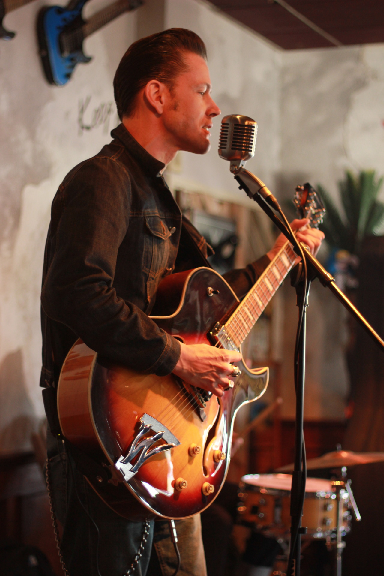 whooptyfreakingdoo:  Sixteen and the Sidewinders live at the Shack! 