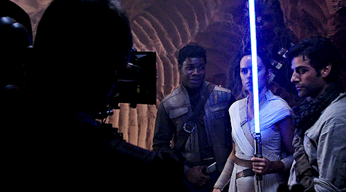 missdaisydaily:New behind the scenes footage of Daisy Ridley on the set of Star Wars: The Rise of Sk