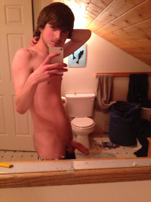 nudeeboysss:  Follow for morewww.Nudeeboysss.tumblr.com 