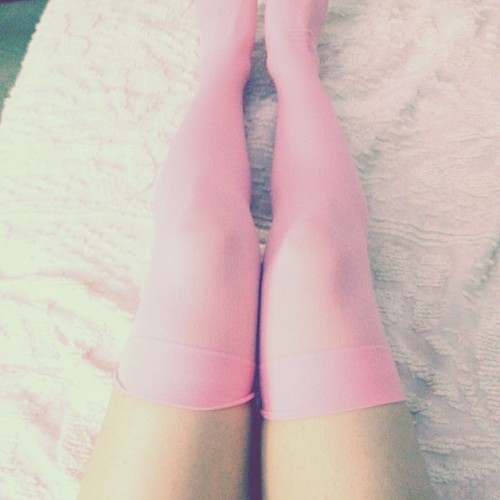 mycherrycrush:  Love my new #pink #thighhighs 