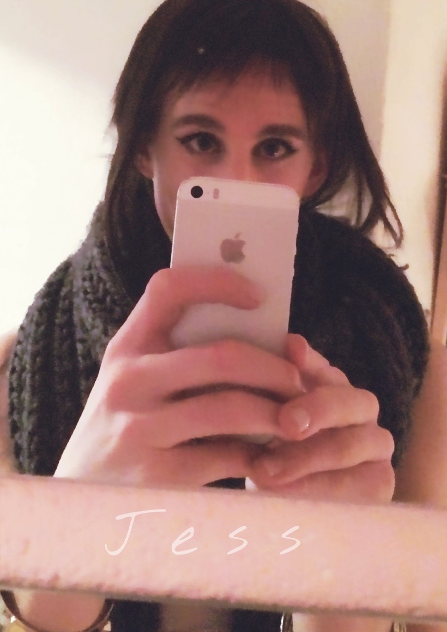 andglitterthings:  Came home and felt sexy.. Decided to share that with you ❤️