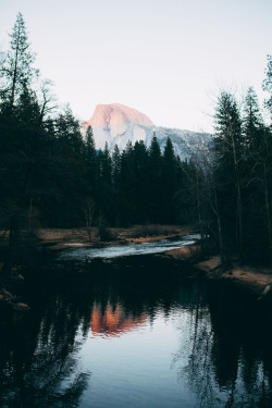 sitoutside:   Half Dome at Sunset   by  kylesipple☬