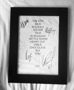 grapefruit-splash:  so very in love with my signed The 1975 set list from Big Day Out 