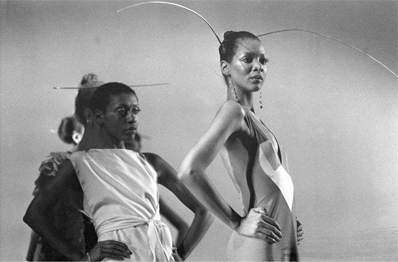 0729866:  Bethann Hardison and Ramona Saunders wearing Stephen Burrows, the Battle