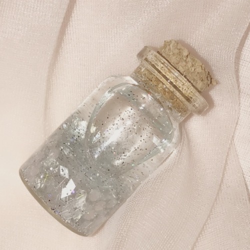 malnedott: bottle with clear glue & glitter ✨