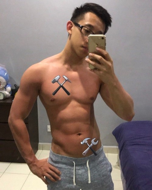 jackd-myx:  Nerdy hottie – jackd-myx